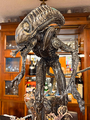 Alien XM Studio Hive Warrior