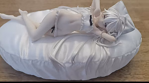 Yi Ren Guan SSR  Infinity Studio White Hair Girl Getting Up